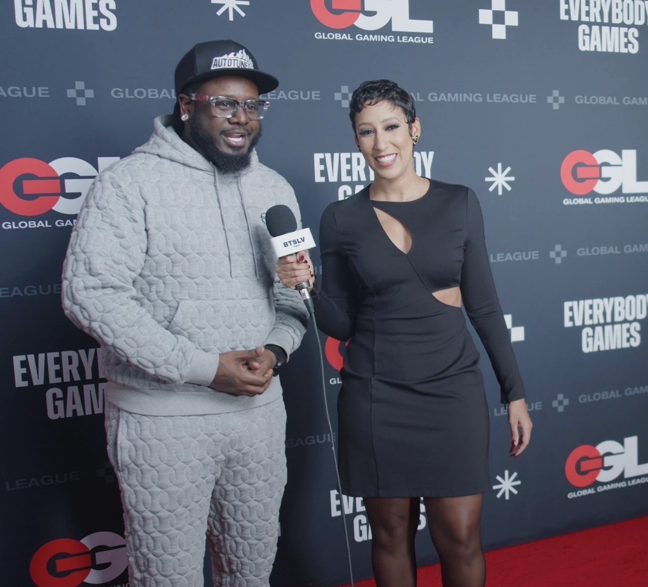 Ashley Nicole Singleton interviewing T-Pain on the Global Gaming League red carpet
